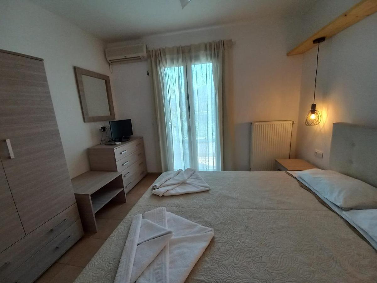 Achilli Apartments Skyros Bagian luar foto