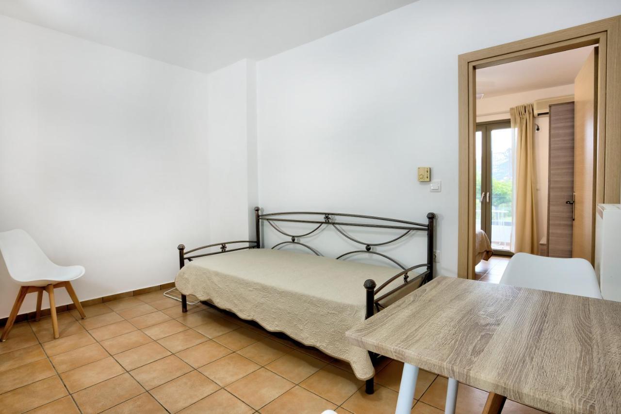 Achilli Apartments Skyros Bagian luar foto