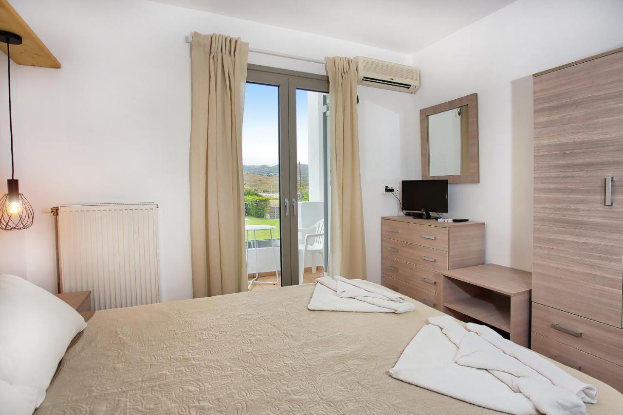 Achilli Apartments Skyros Bagian luar foto