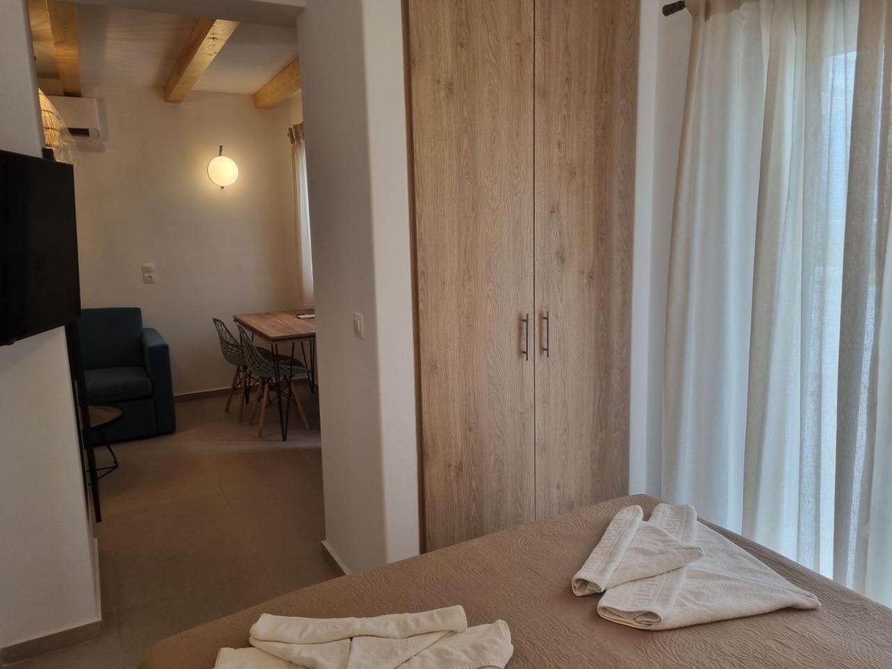 Achilli Apartments Skyros Bagian luar foto