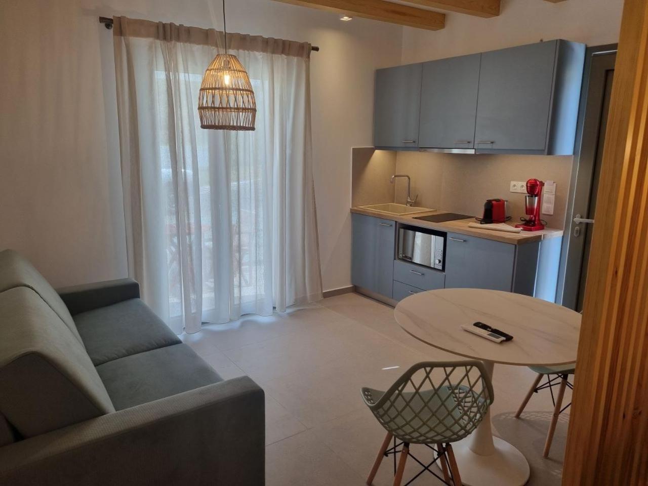 Achilli Apartments Skyros Bagian luar foto